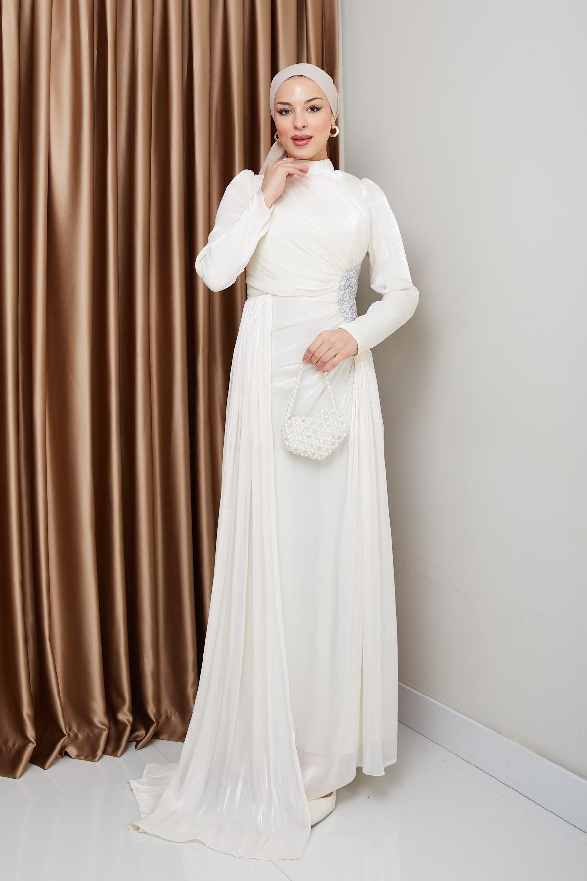 Beli Taş ve Büzgü Detaylı Yoryo İpek Tesettür Abiye Elbise EKRU 1233