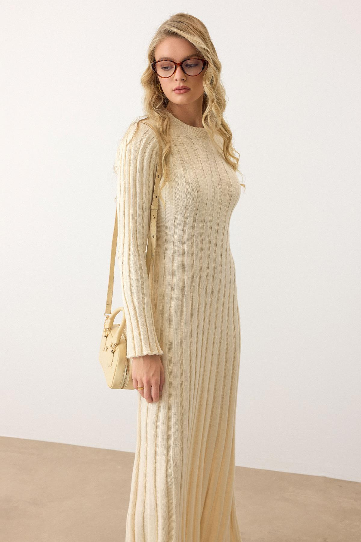 Bisiklet Yaka Kalın Fitilli Uzun Triko Elbise KREM 9363-E