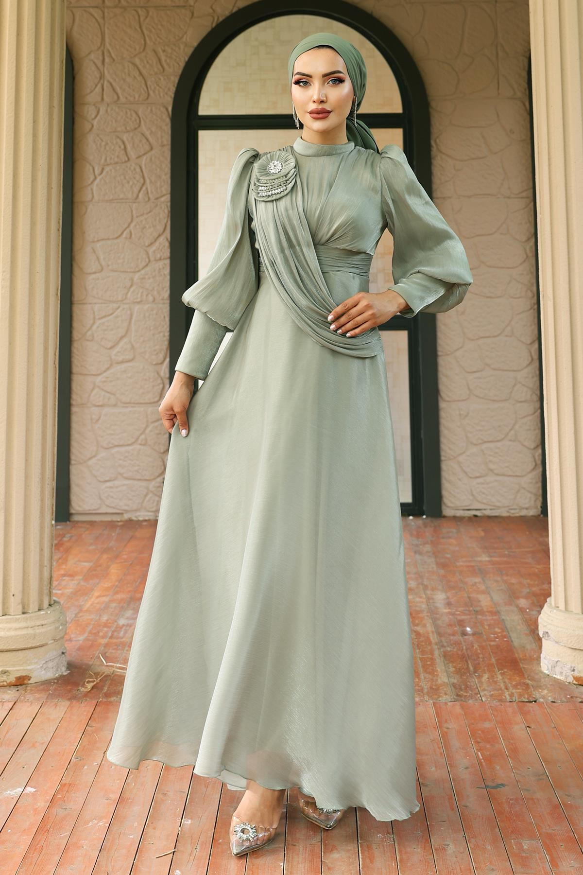 فستان سهرة حرير يورغو واسع مع تفاصيل بروش أخضر فاتح 1242