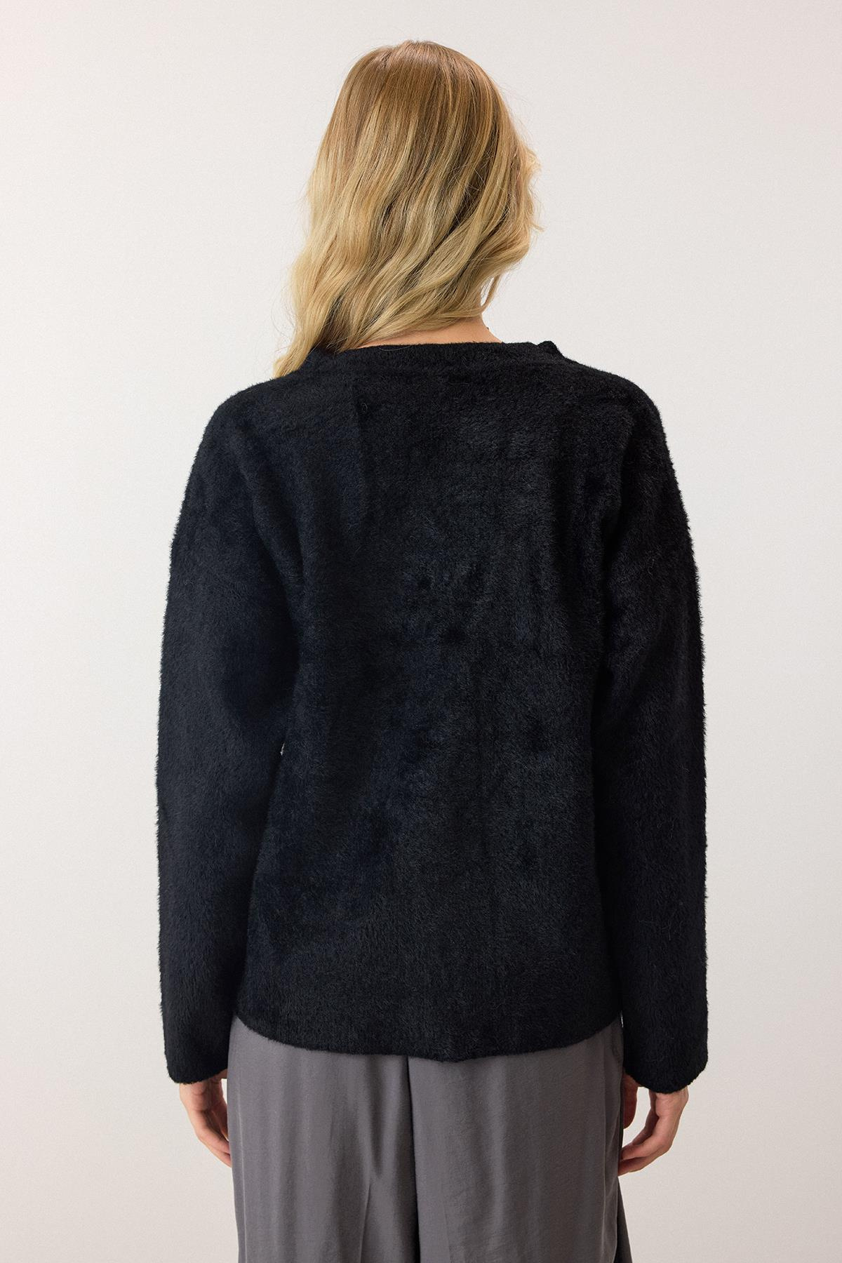 Çiçek Aksesuarlı Soft Triko Hırka SİYAH 8268