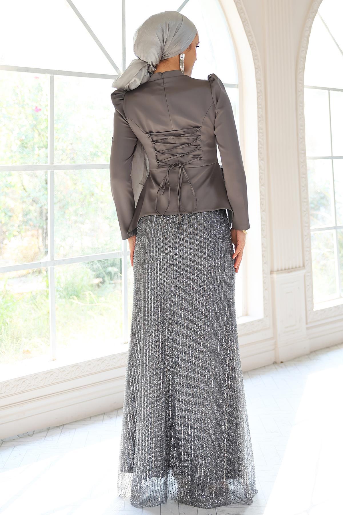 Çiçek Broşlu Arkası Bağcıklı Saten ve Payetli Tesettür Abiye Takım ANTRASİT 1683