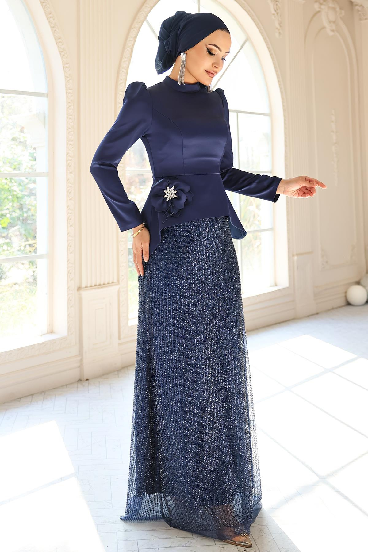 Çiçek Broşlu Arkası Bağcıklı Saten ve Payetli Tesettür Abiye Takım LACİVERT 1683