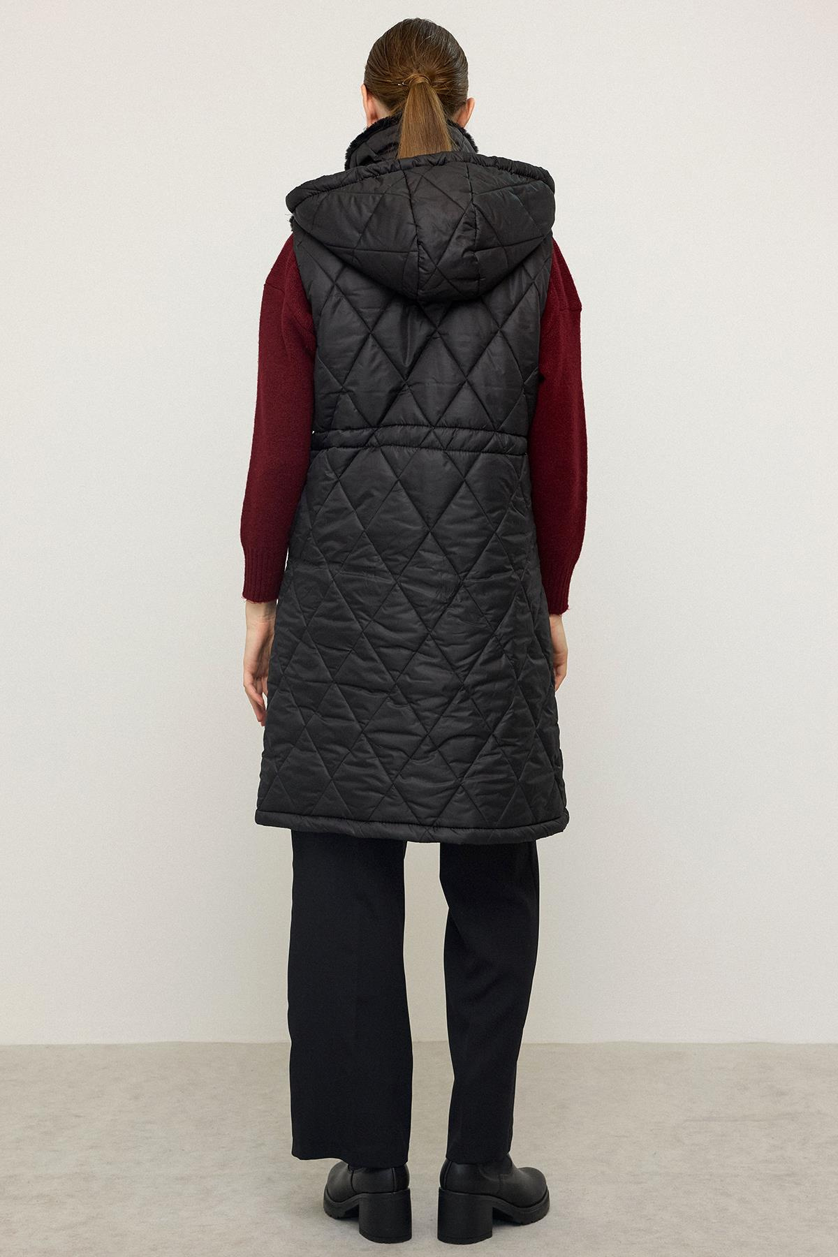 سترة مبطنة من القطيفة قابلة للإزالة مع غطاء للرأس أسود 8264