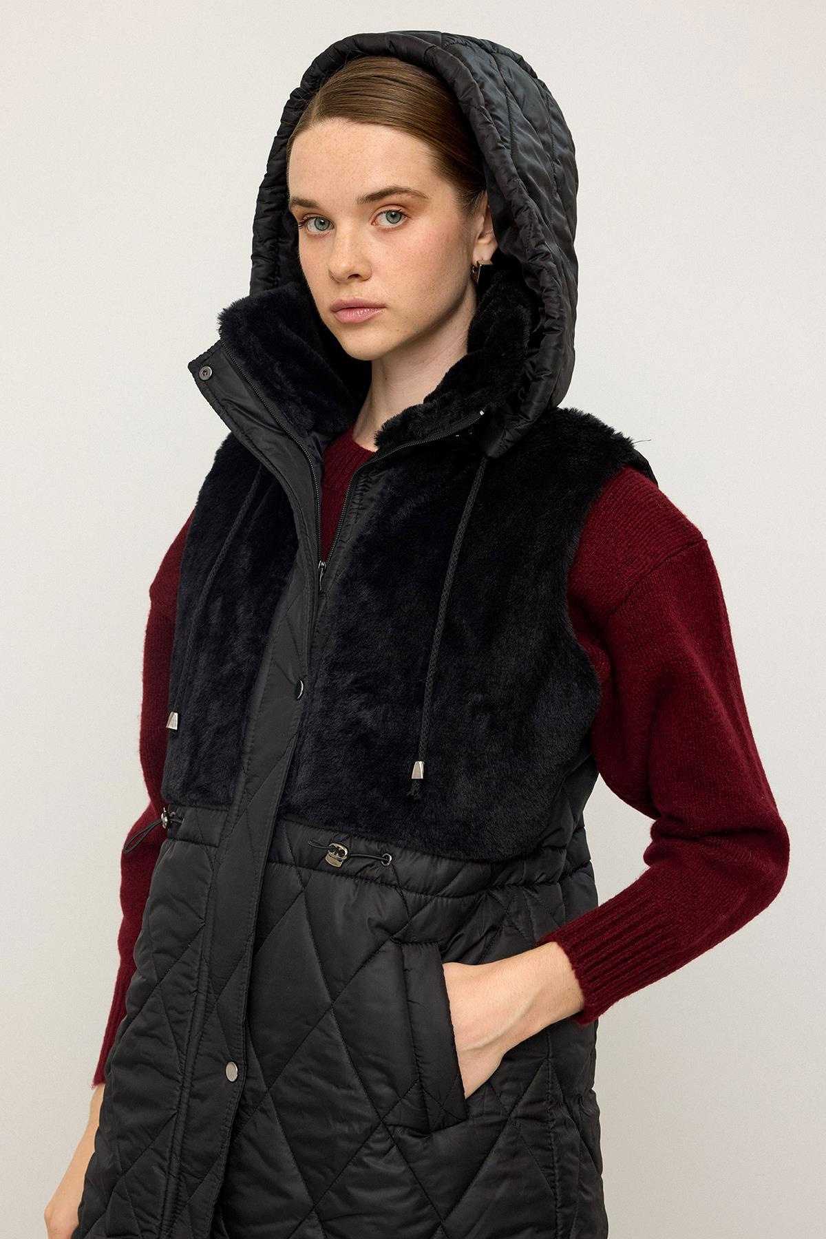 سترة مبطنة من القطيفة قابلة للإزالة مع غطاء للرأس أسود 8264