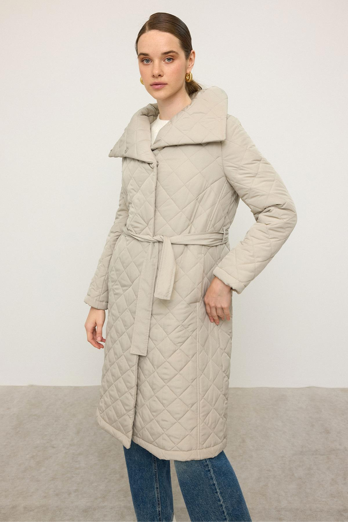 معطف مبطن قابل للإزالة مع غطاء رأس وياقة مطوية لأسفل حجر 6792