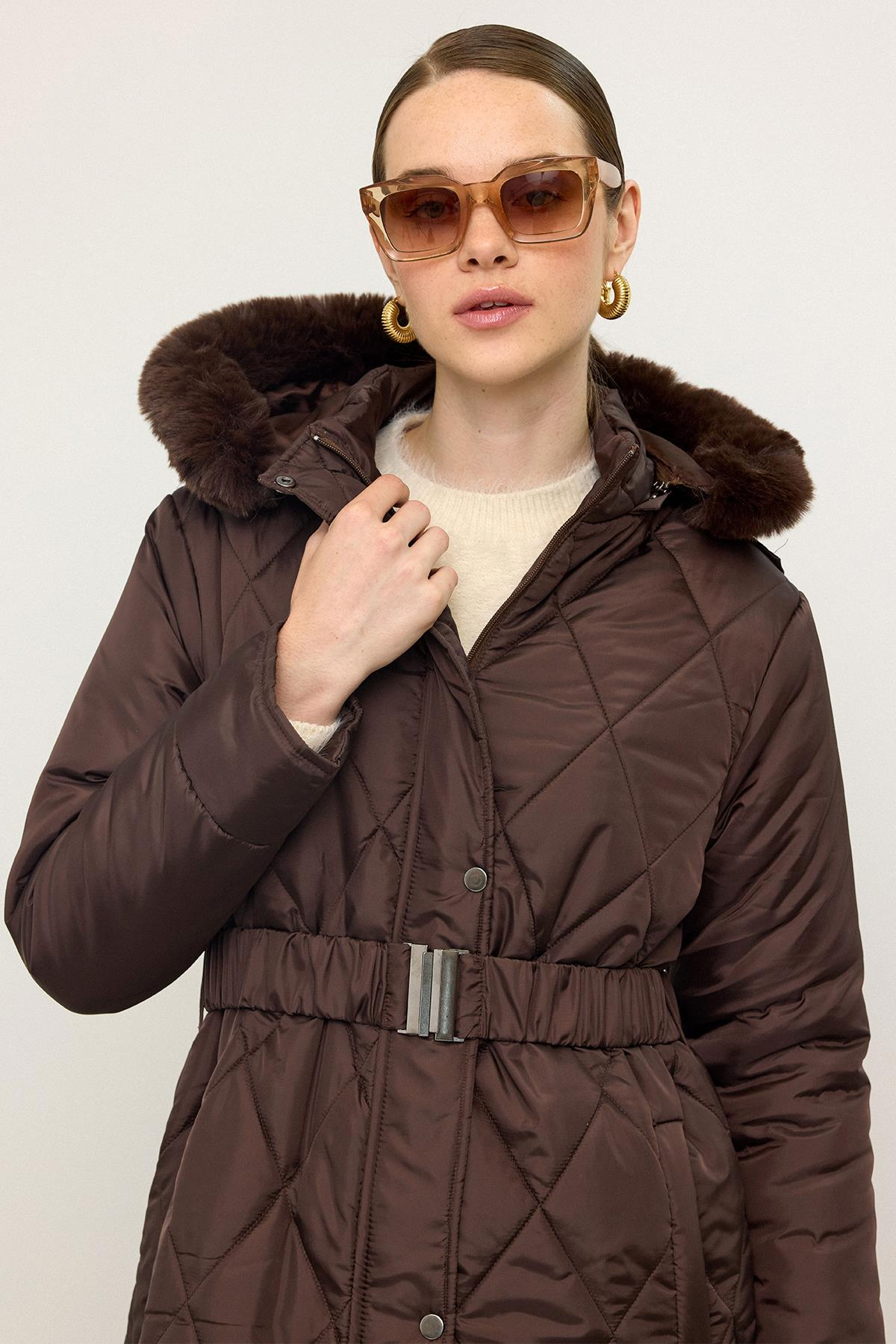 Çıkabilen Kürklü Kapüşonlu Fermuar Kapamalı Uzun Kapitone Mont KAHVE 6791