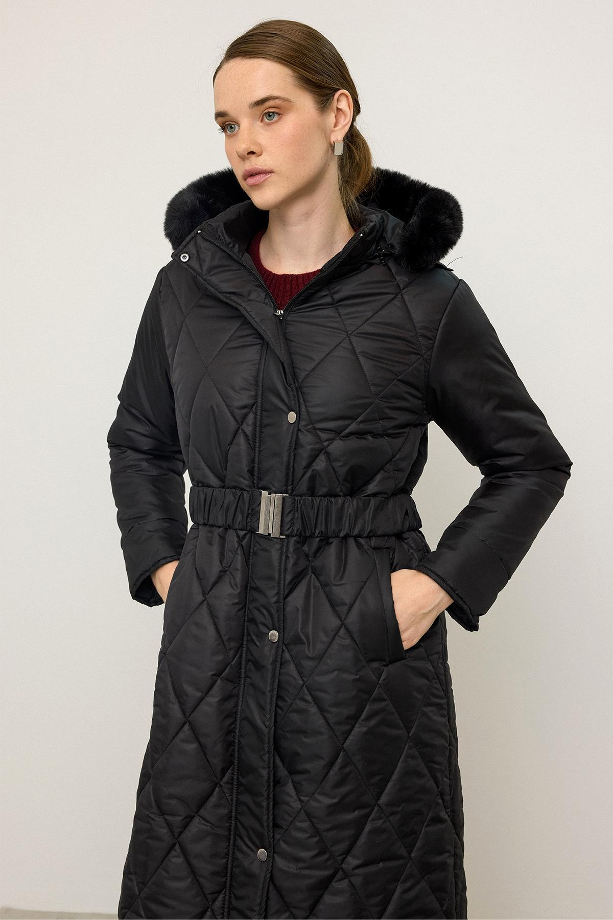 Çıkabilen Kürklü Kapüşonlu Fermuar Kapamalı Uzun Kapitone Mont SİYAH 6791