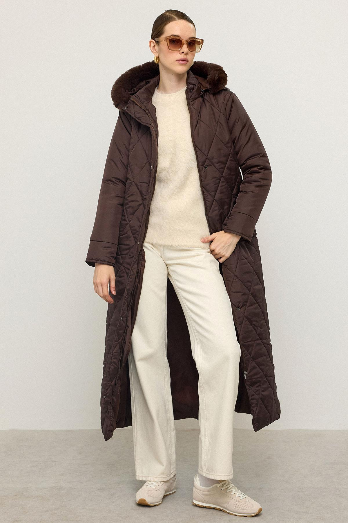 Çıkabilen Kürklü Kapüşonlu Fermuar Kapamalı Uzun Kapitone Mont KAHVE 6791