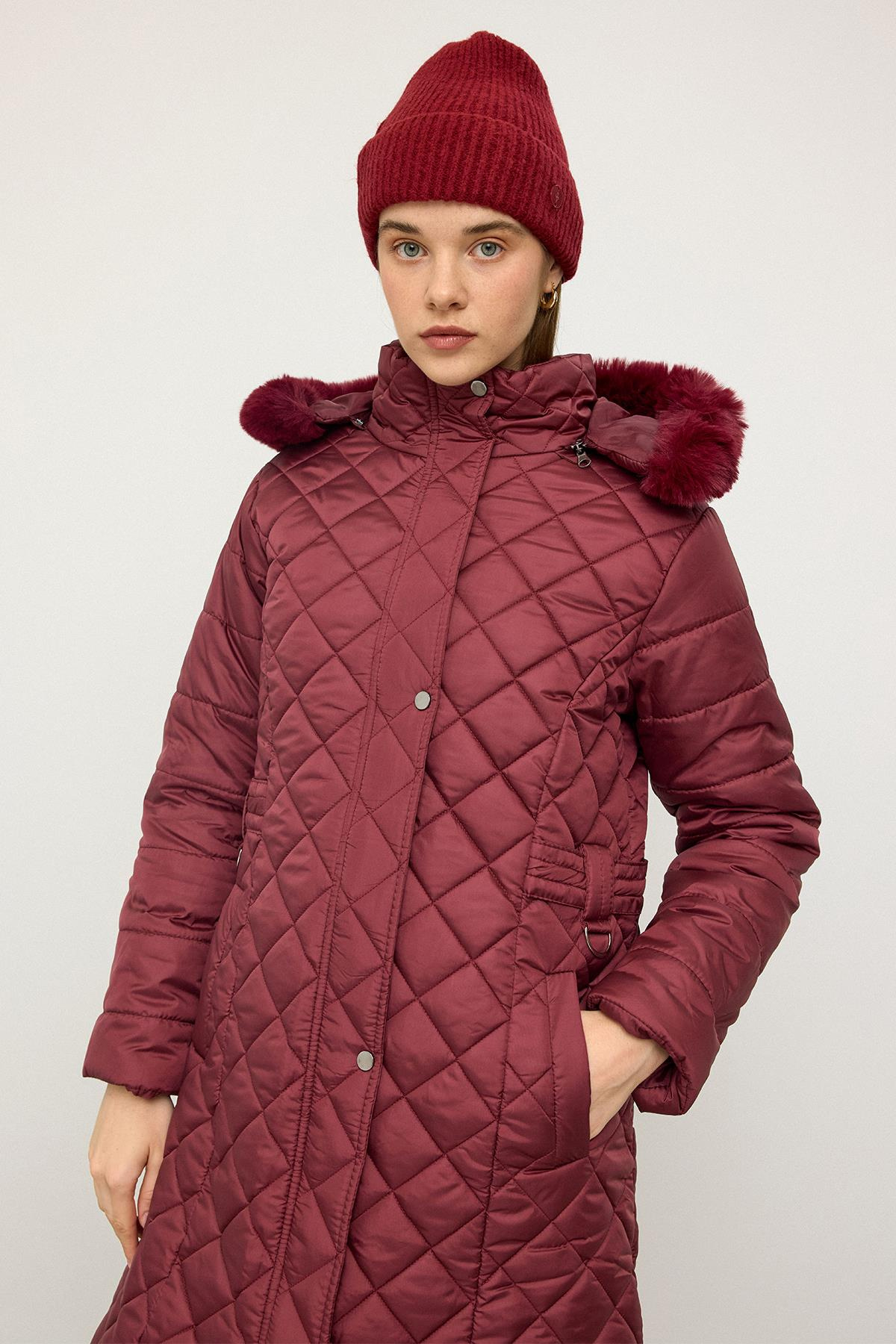 Çıkabilen Kürklü Kapüşonlu Metal Aksesuarlı Kapitone Mont BORDO 6790