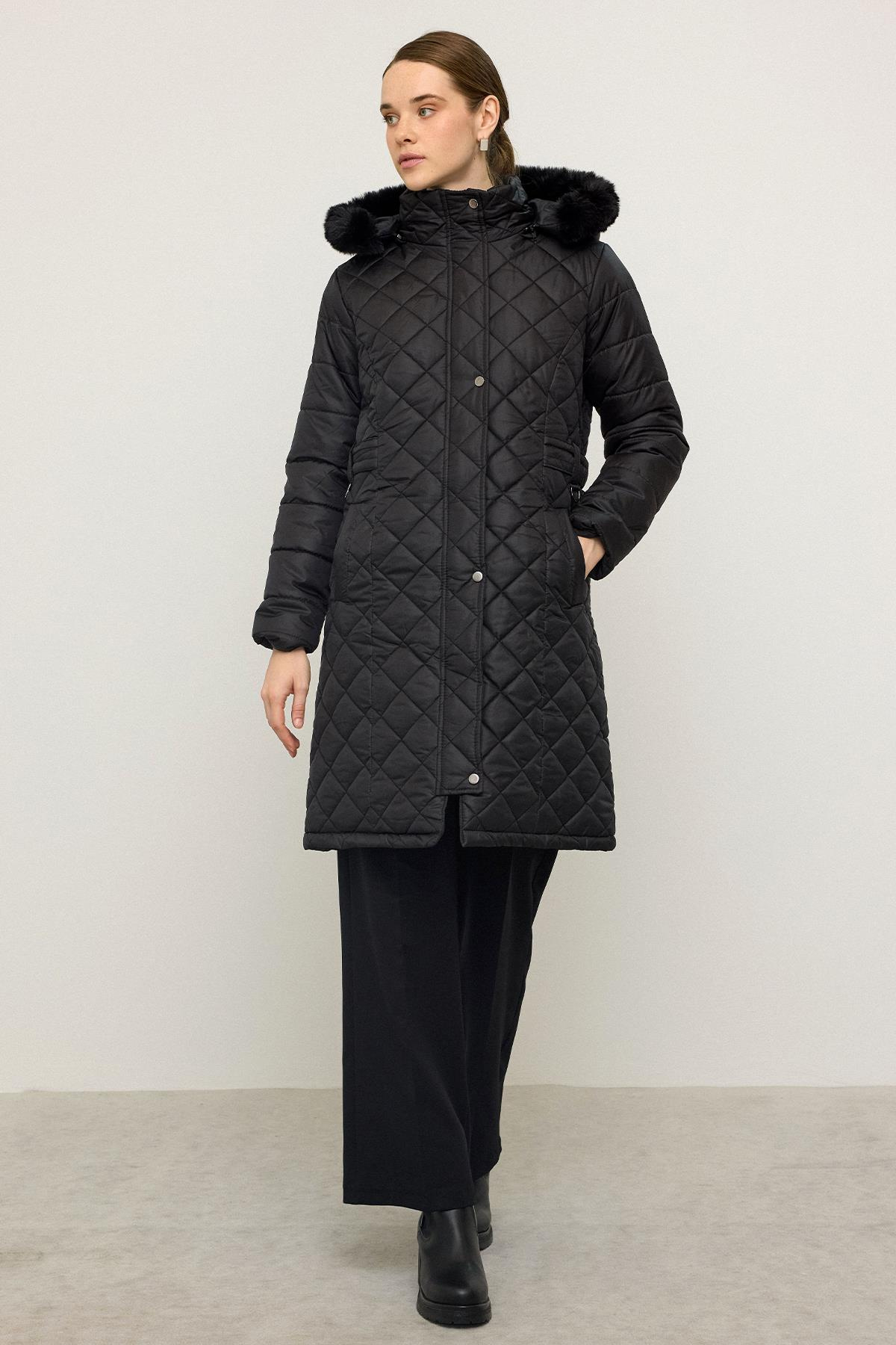 Çıkabilen Kürklü Kapüşonlu Metal Aksesuarlı Kapitone Mont SİYAH 6790