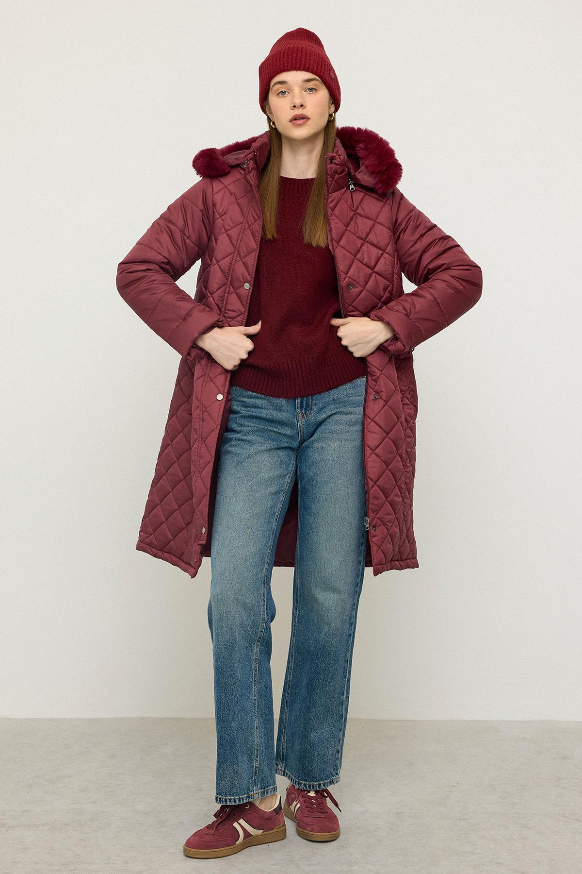Çıkabilen Kürklü Kapüşonlu Metal Aksesuarlı Kapitone Mont BORDO 6790