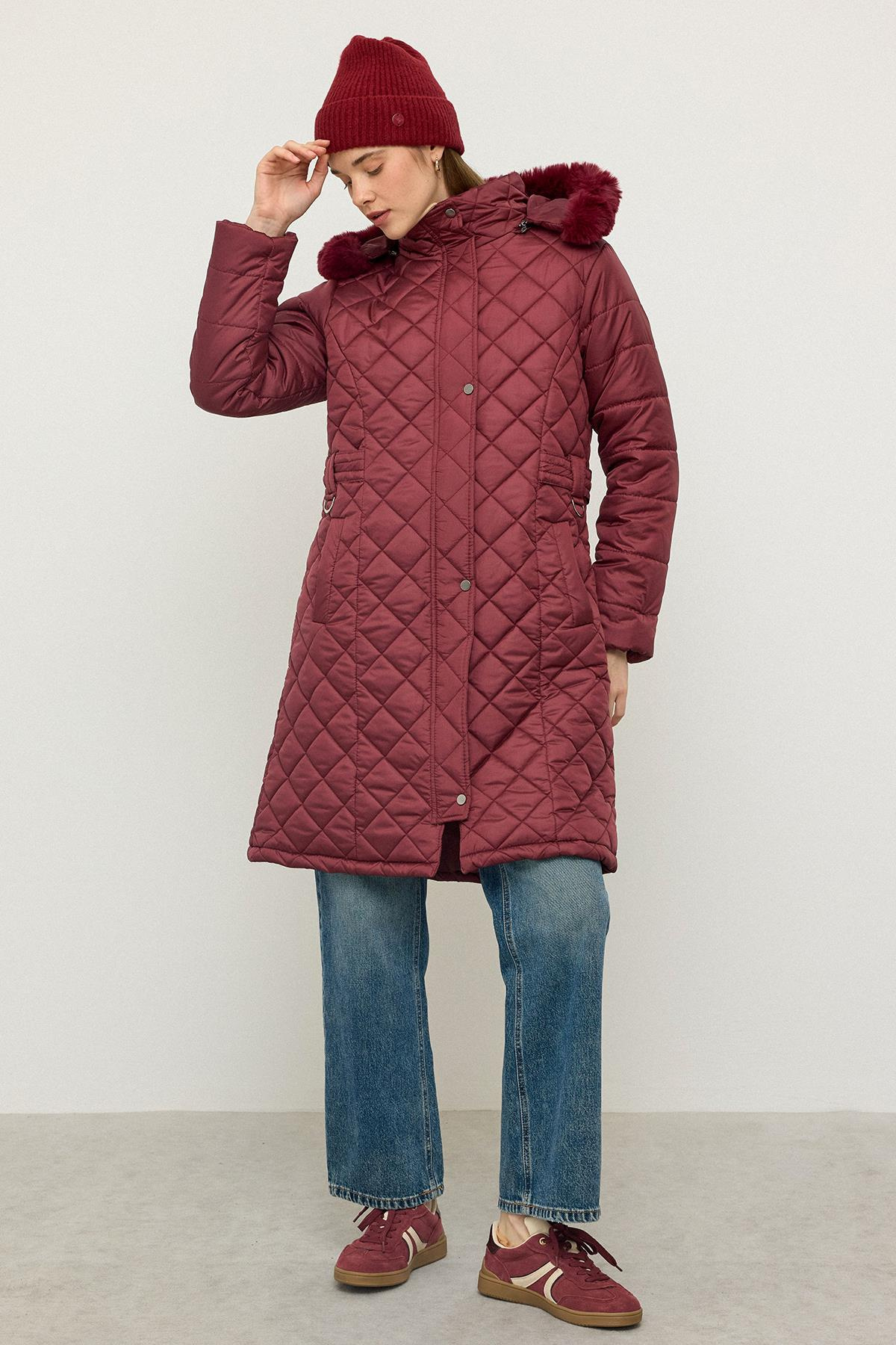 Çıkabilen Kürklü Kapüşonlu Metal Aksesuarlı Kapitone Mont BORDO 6790