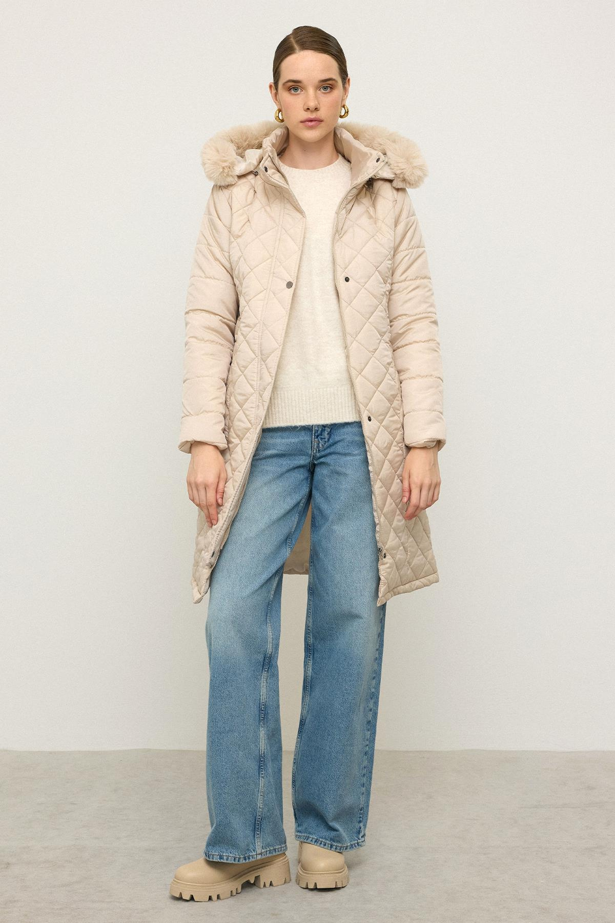 Çıkabilen Kürklü Kapüşonlu Metal Aksesuarlı Kapitone Mont TAŞ 6790