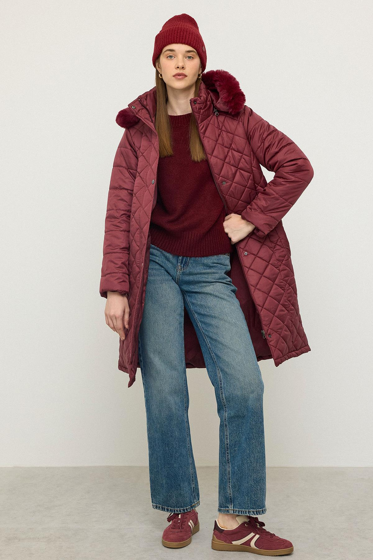 Çıkabilen Kürklü Kapüşonlu Metal Aksesuarlı Kapitone Mont BORDO 6790