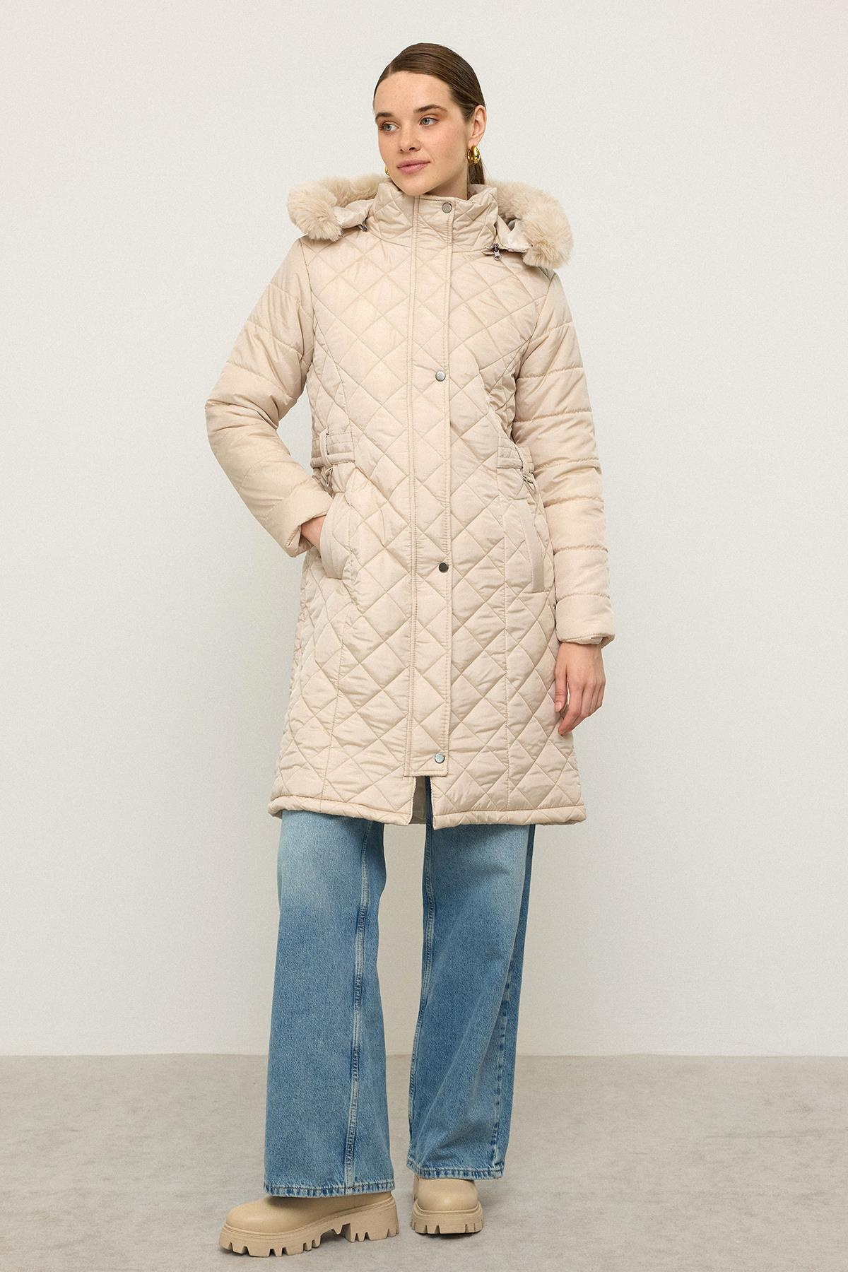 Çıkabilen Kürklü Kapüşonlu Metal Aksesuarlı Kapitone Mont TAŞ 6790