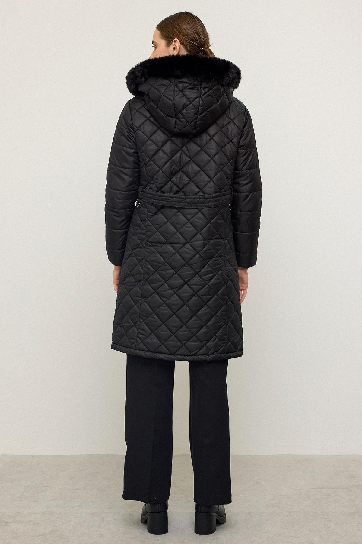 Çıkabilen Kürklü Kapüşonlu Metal Aksesuarlı Kapitone Mont SİYAH 6790
