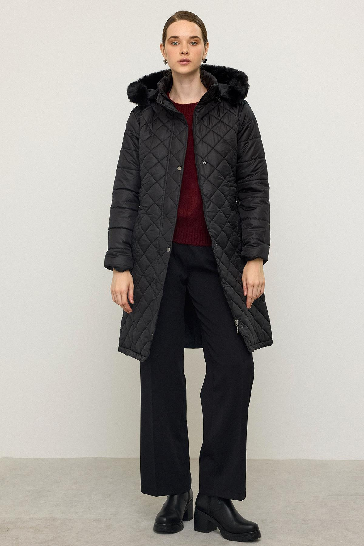 Çıkabilen Kürklü Kapüşonlu Metal Aksesuarlı Kapitone Mont SİYAH 6790