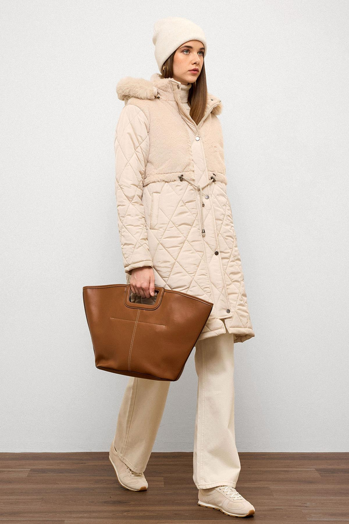 Çıkabilen Kürklü Kapüşonlu Pelüş Garnili Kapitone Mont TAŞ 6781