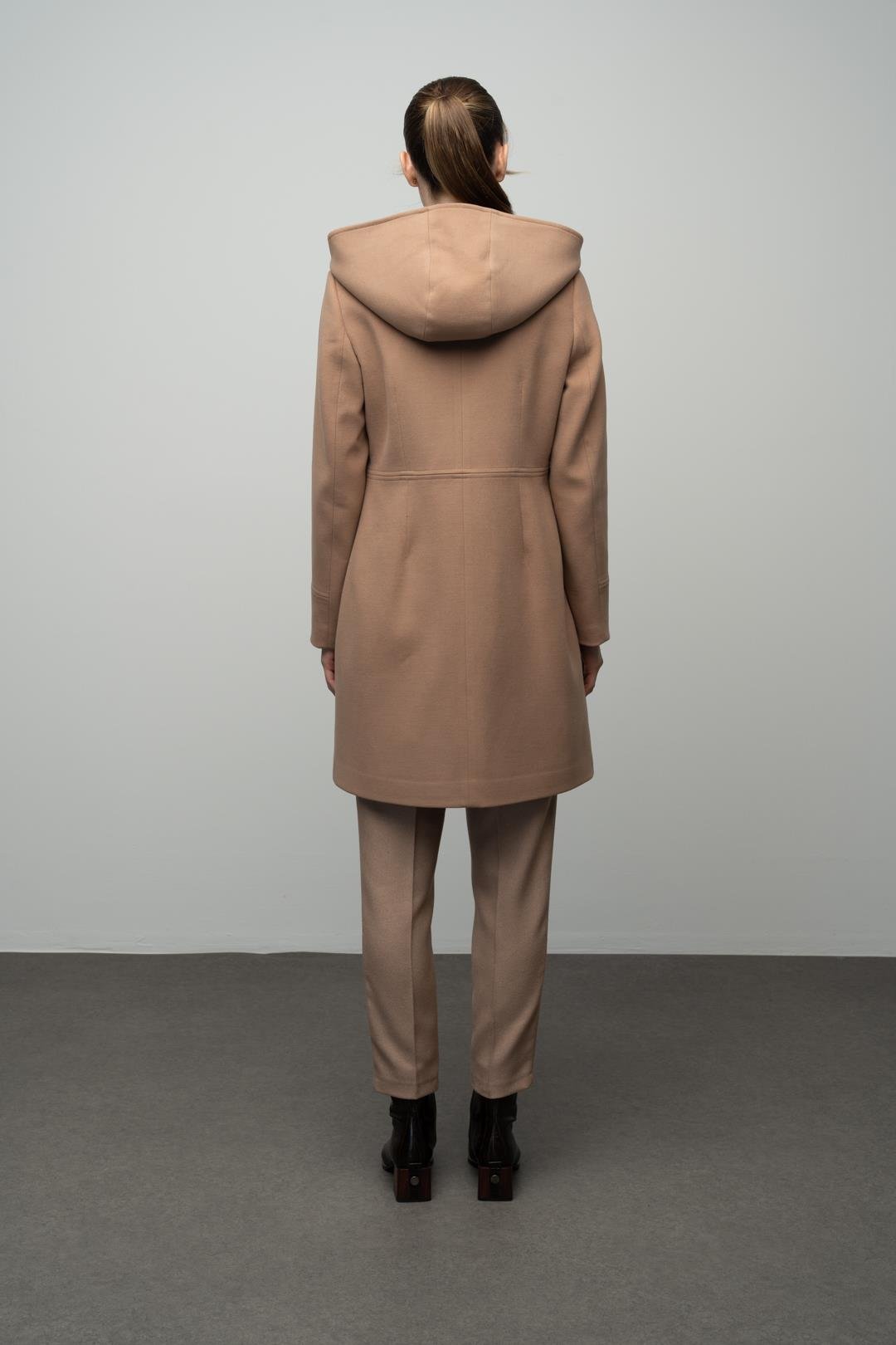 Çıkabilir Kapüşonlu Metal Aksesuarlı Kaban KAMEL 3036