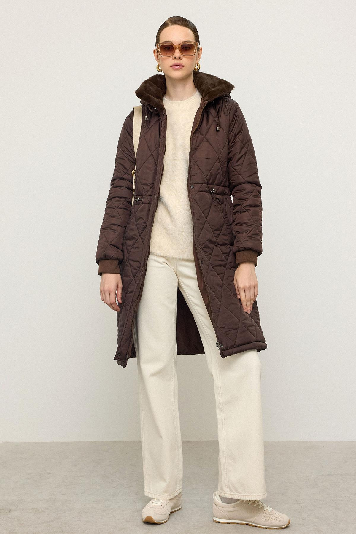 Çıkabilir Kapüşonlu Yakası Kürk Detaylı Kapitone Mont KAHVE 6624
