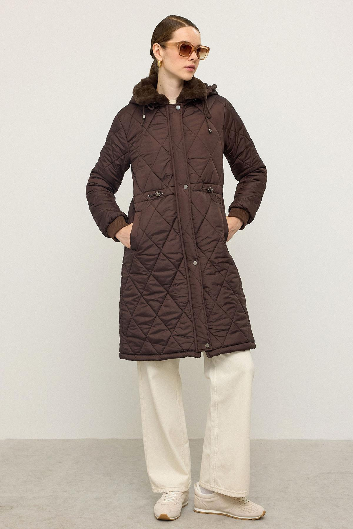 Çıkabilir Kapüşonlu Yakası Kürk Detaylı Kapitone Mont KAHVE 6624