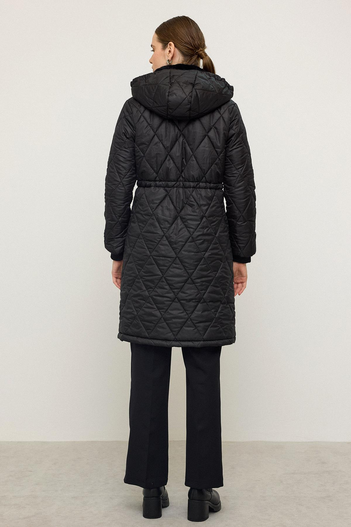 Çıkabilir Kapüşonlu Yakası Kürk Detaylı Kapitone Mont SİYAH 6624