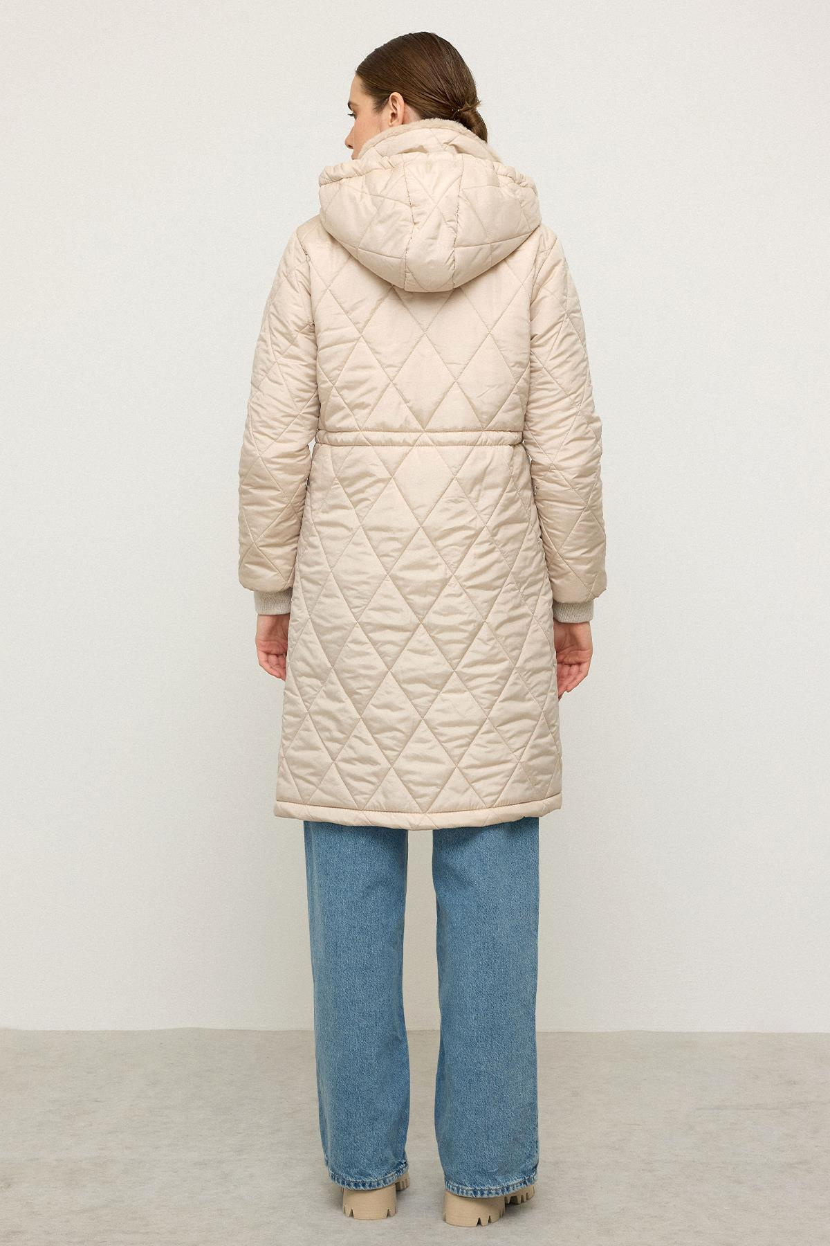 Çıkabilir Kapüşonlu Yakası Kürk Detaylı Kapitone Mont TAŞ 6624