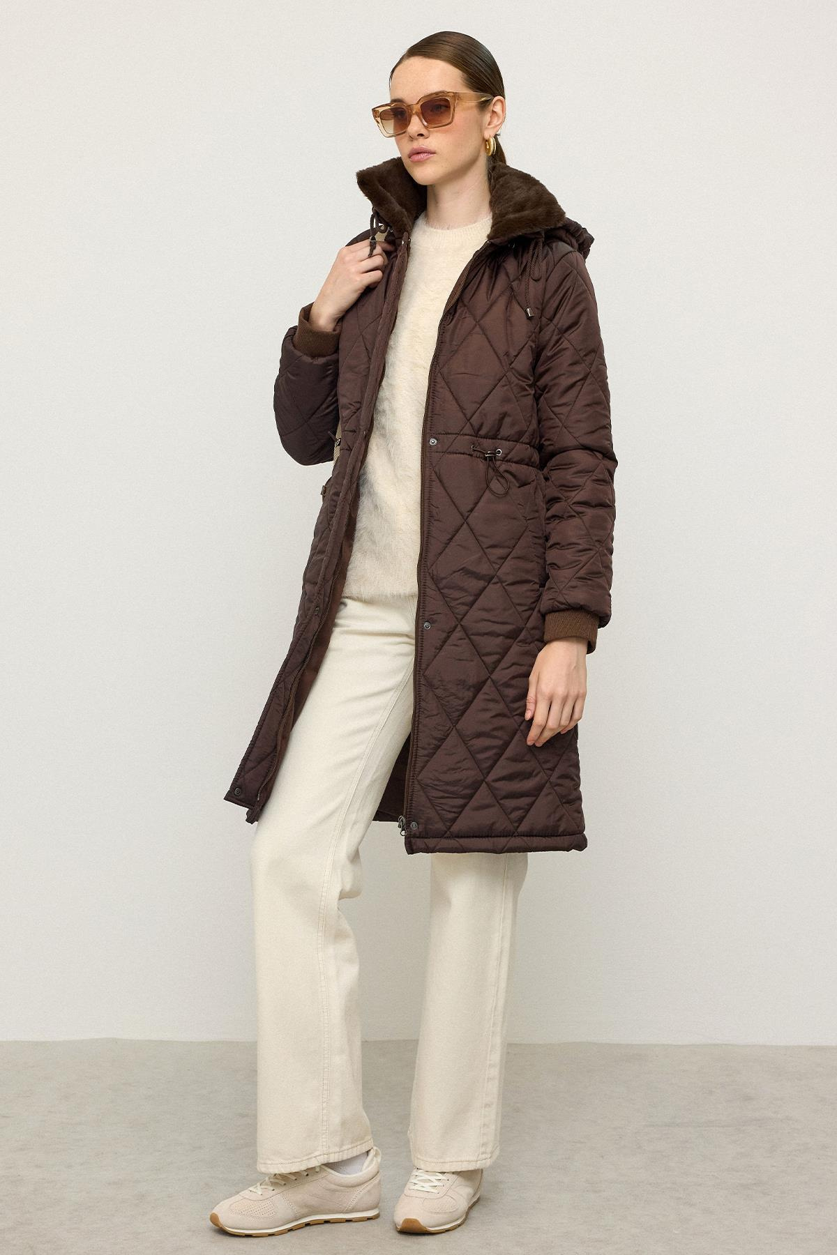 Çıkabilir Kapüşonlu Yakası Kürk Detaylı Kapitone Mont KAHVE 6624