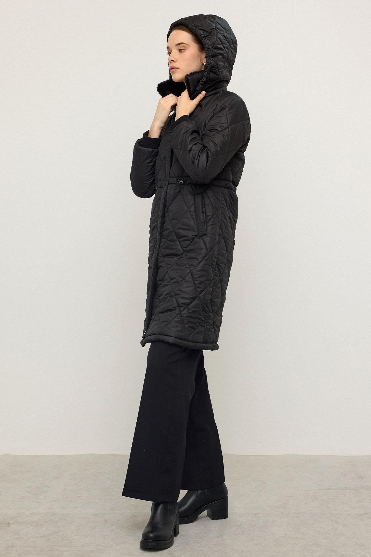 Çıkabilir Kapüşonlu Yakası Kürk Detaylı Kapitone Mont SİYAH 6624