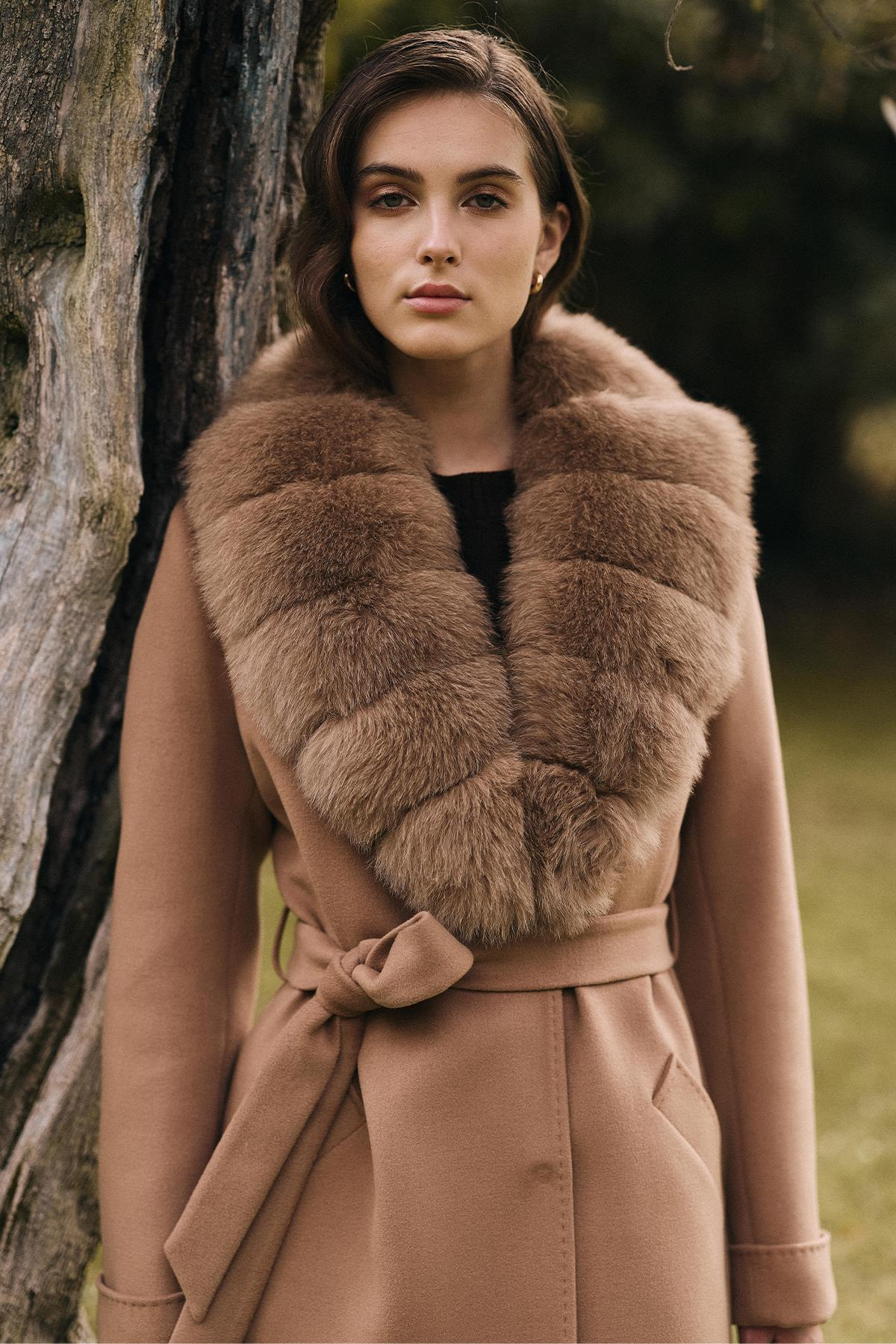 معطف كشمير طويل مبطن بالفرو قابل للفصل ومربوط عند الخصر كامل 3133-TK