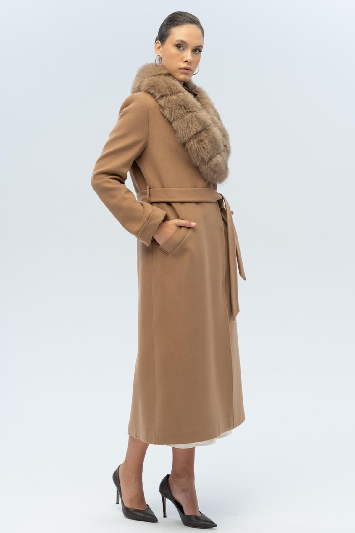 معطف كشمير طويل مبطن بالفرو قابل للفصل ومربوط عند الخصر كامل 3133-TK