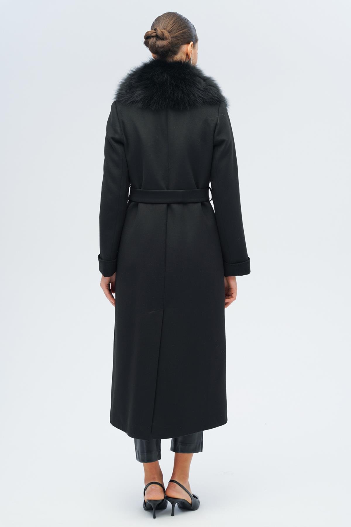 معطف كشمير طويل مبطن بالفرو قابل للفصل ومربوط عند الخصر أسود 3133-TK