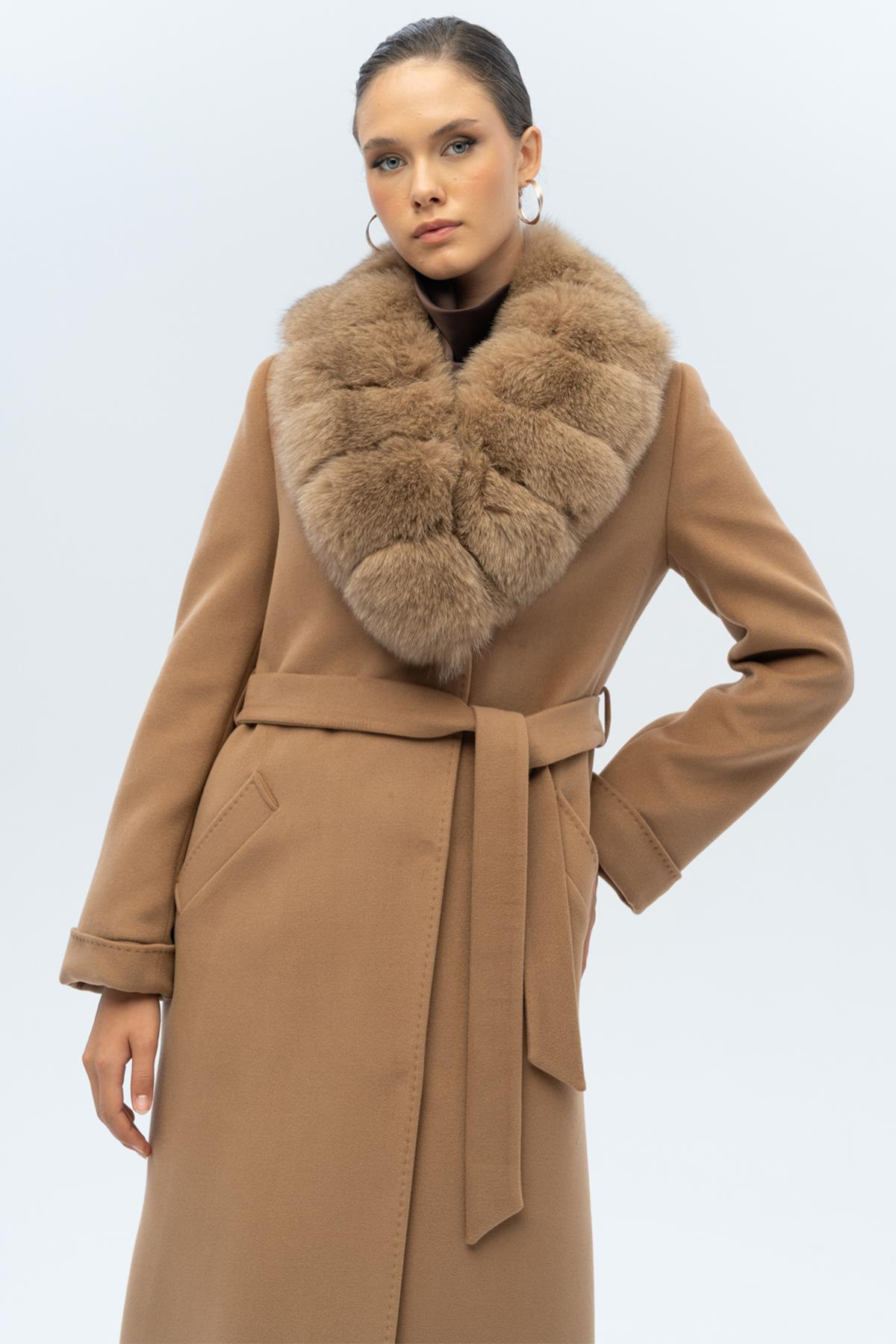 معطف كشمير طويل مبطن بالفرو قابل للفصل ومربوط عند الخصر كامل 3133-TK