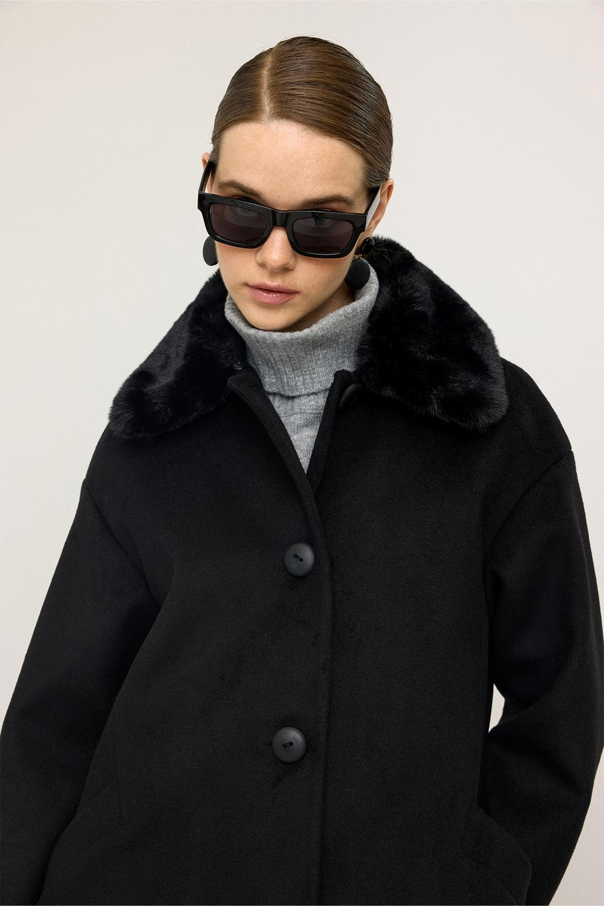 Çıkabilir Kürklü Düşük Kol Büyük Beden Kaban SİYAH 3089