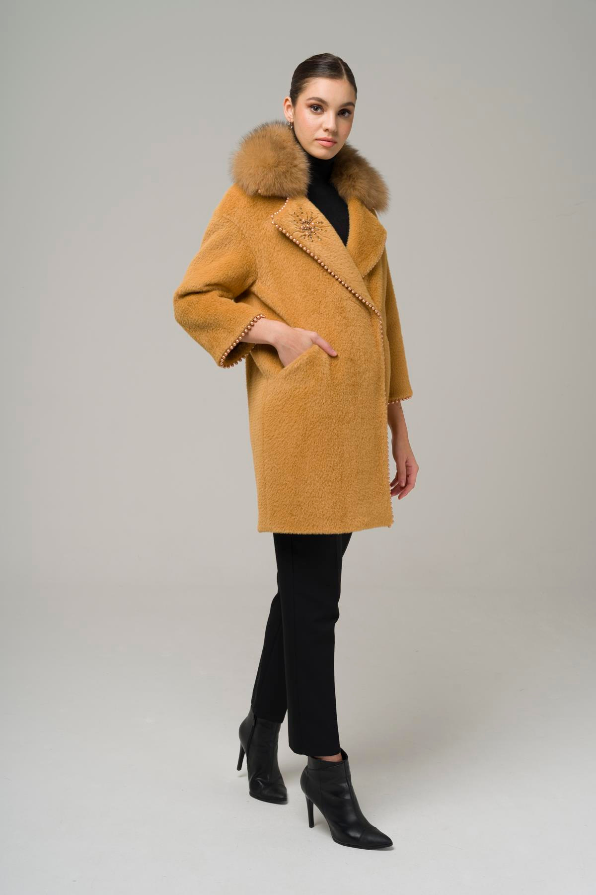 Çıkabilir Kürklü İşleme ve İnci Detaylı Peluş Kaban KAMEL 3959-TK