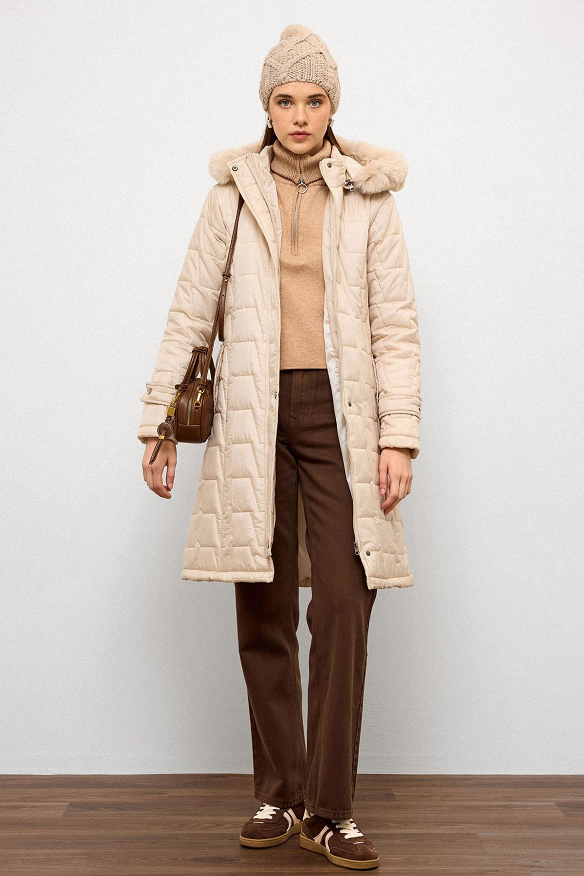 Çıkabilir Kürklü Kapüşonlu Fermuar Kapamalı Kapitone Mont TAŞ 6779