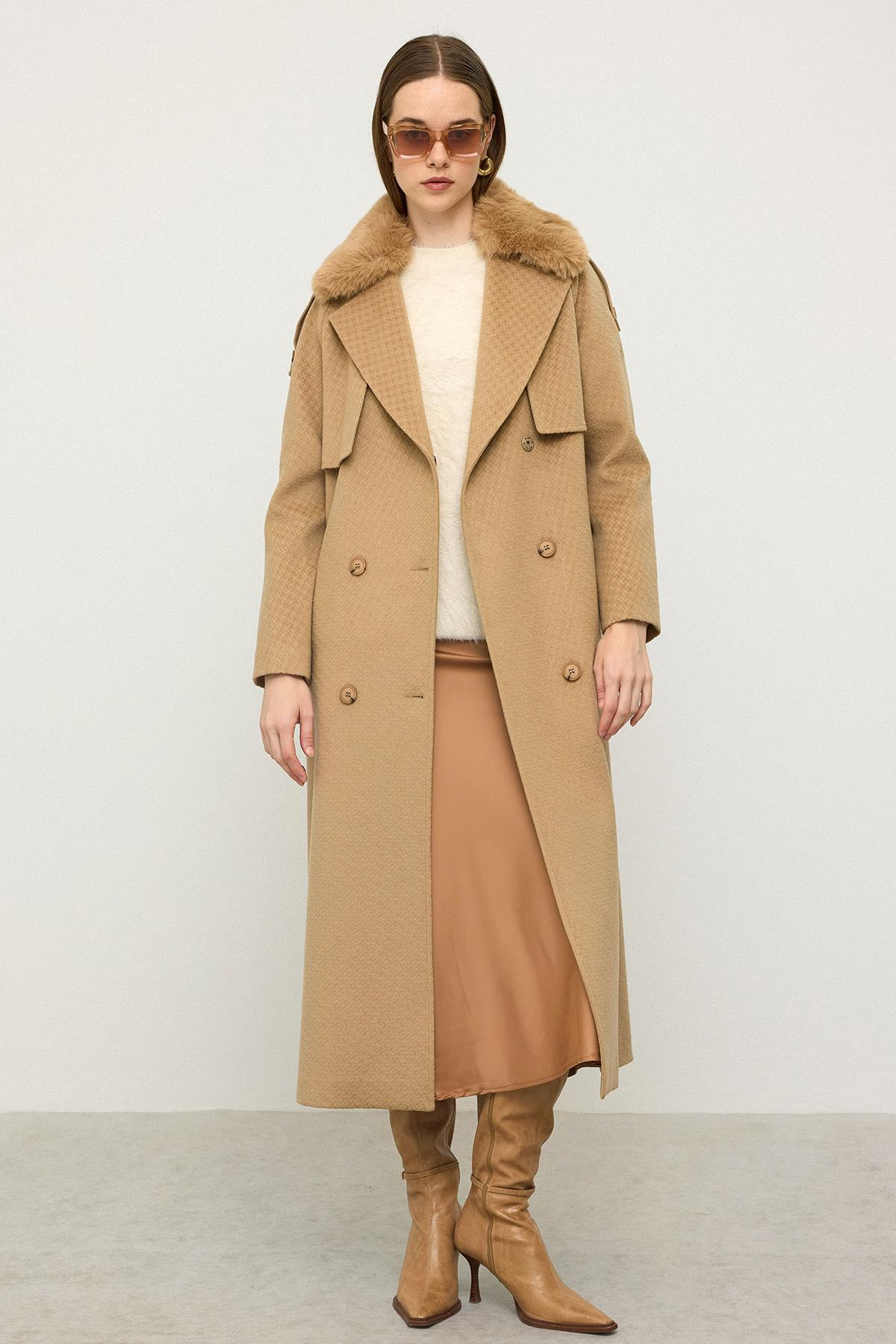 Çıkabilir Kürklü Kendinden Desenli Limited Edition Kaban KAMEL 3127