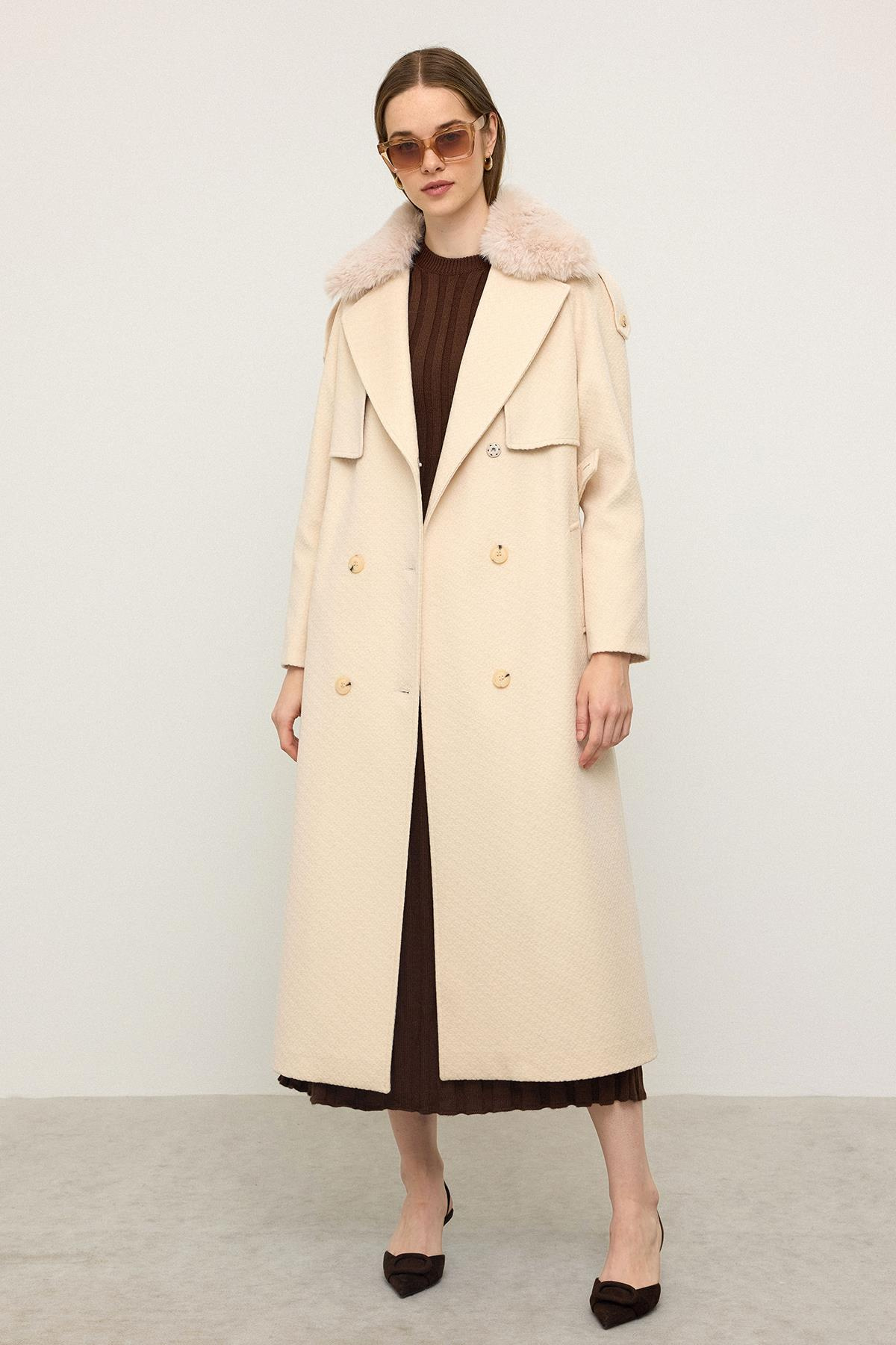 Çıkabilir Kürklü Kendinden Desenli Limited Edition Kaban KREM 3127