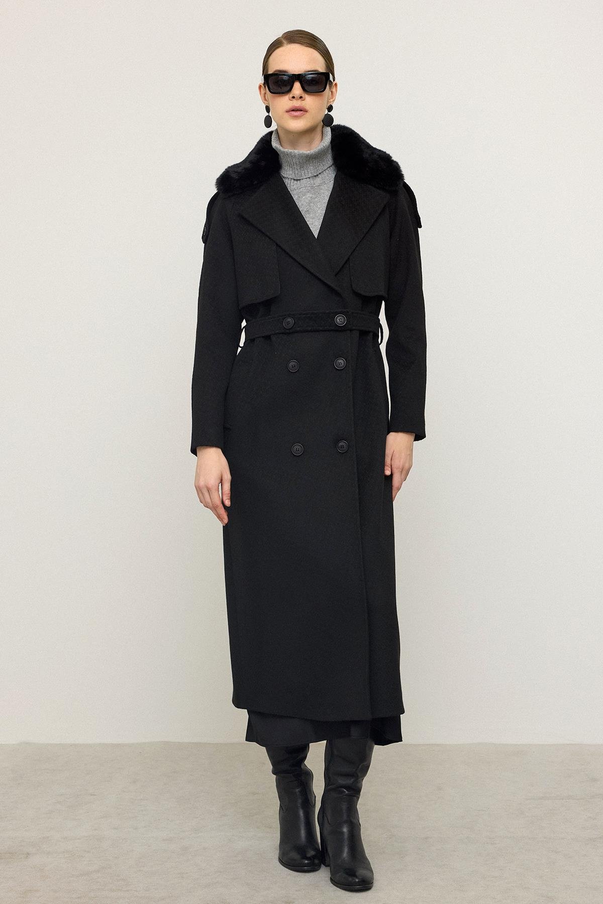 Çıkabilir Kürklü Kendinden Desenli Limited Edition Kaban SİYAH 3127