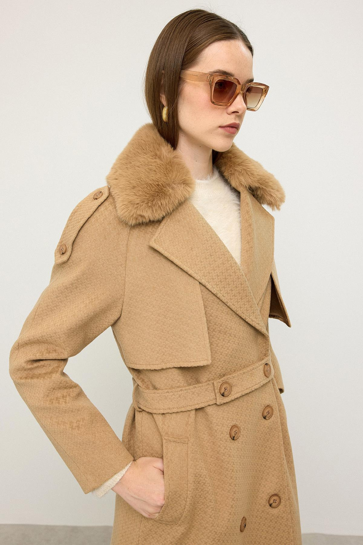 Çıkabilir Kürklü Kendinden Desenli Limited Edition Kaban KAMEL 3127