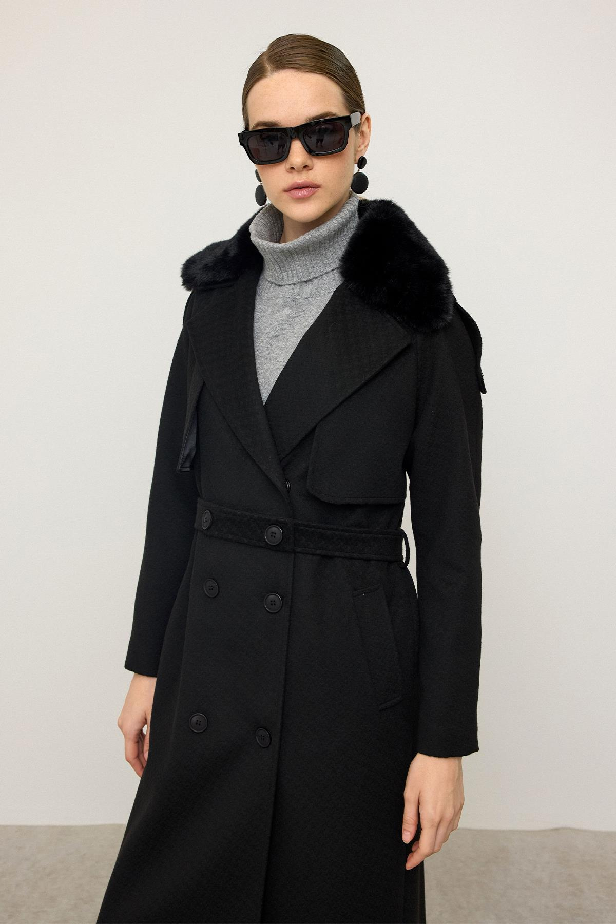 Çıkabilir Kürklü Kendinden Desenli Limited Edition Kaban SİYAH 3127