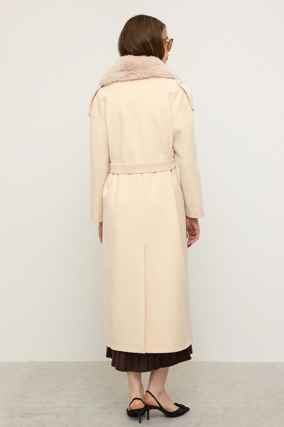 Çıkabilir Kürklü Kendinden Desenli Limited Edition Kaban KREM 3127