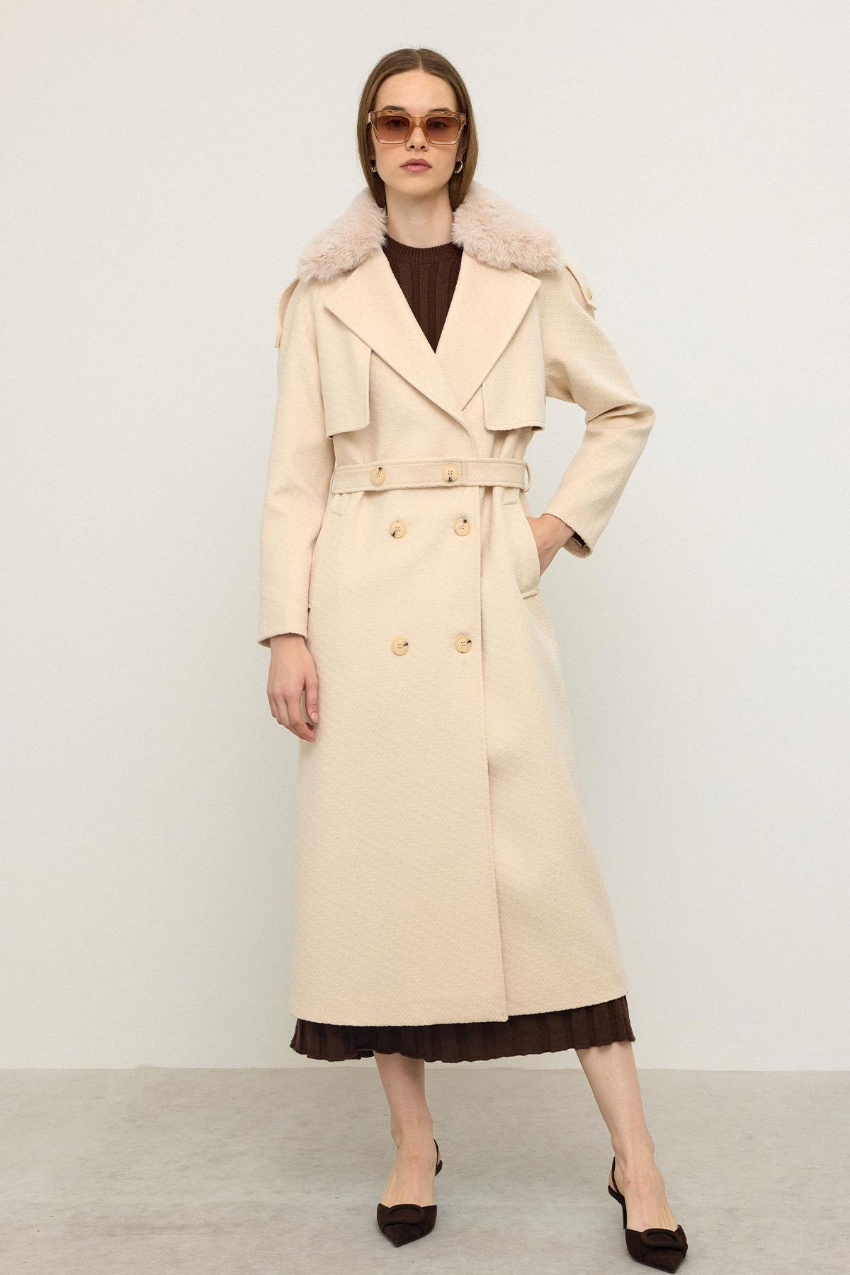 Çıkabilir Kürklü Kendinden Desenli Limited Edition Kaban KREM 3127