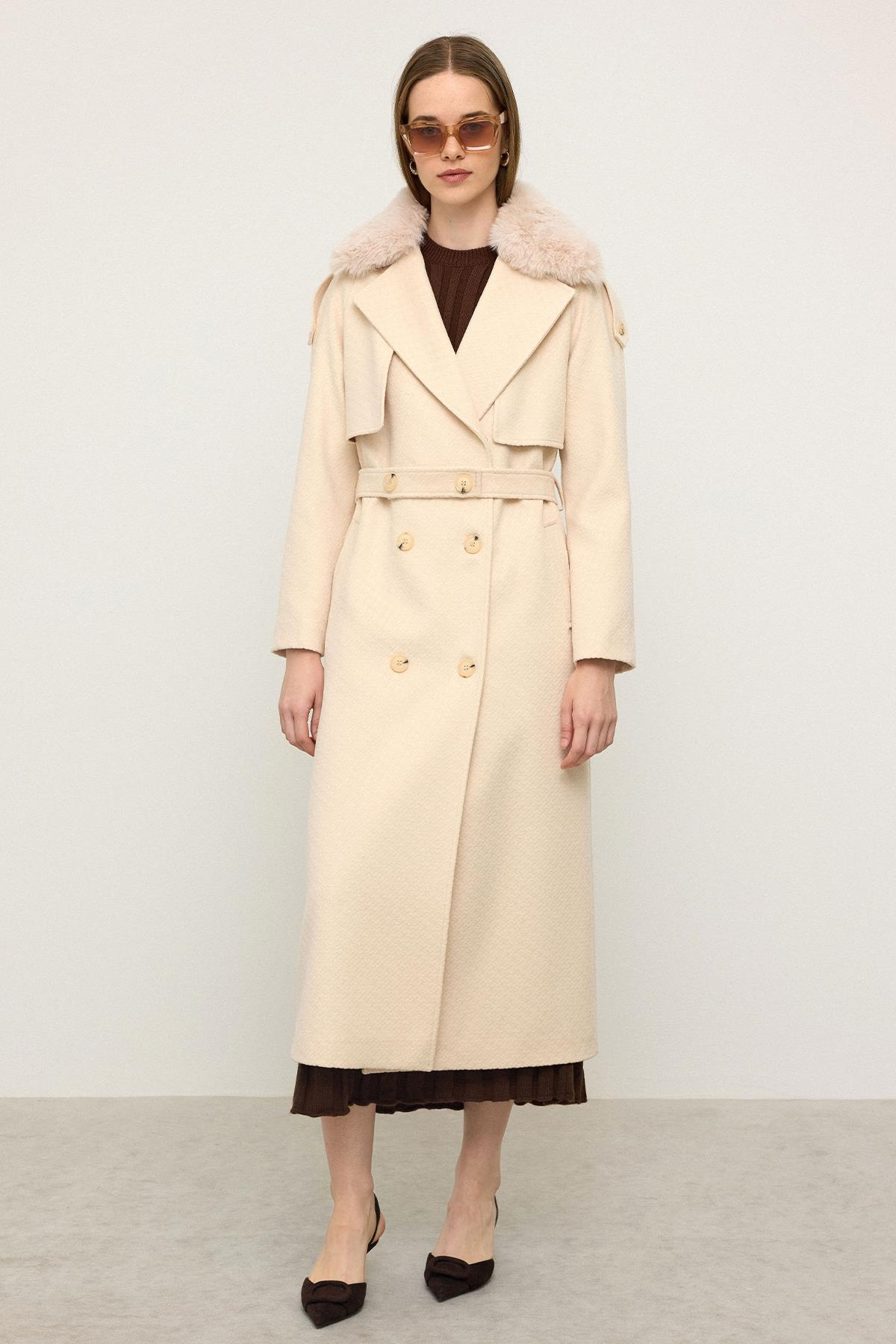 Çıkabilir Kürklü Kendinden Desenli Limited Edition Kaban KREM 3127