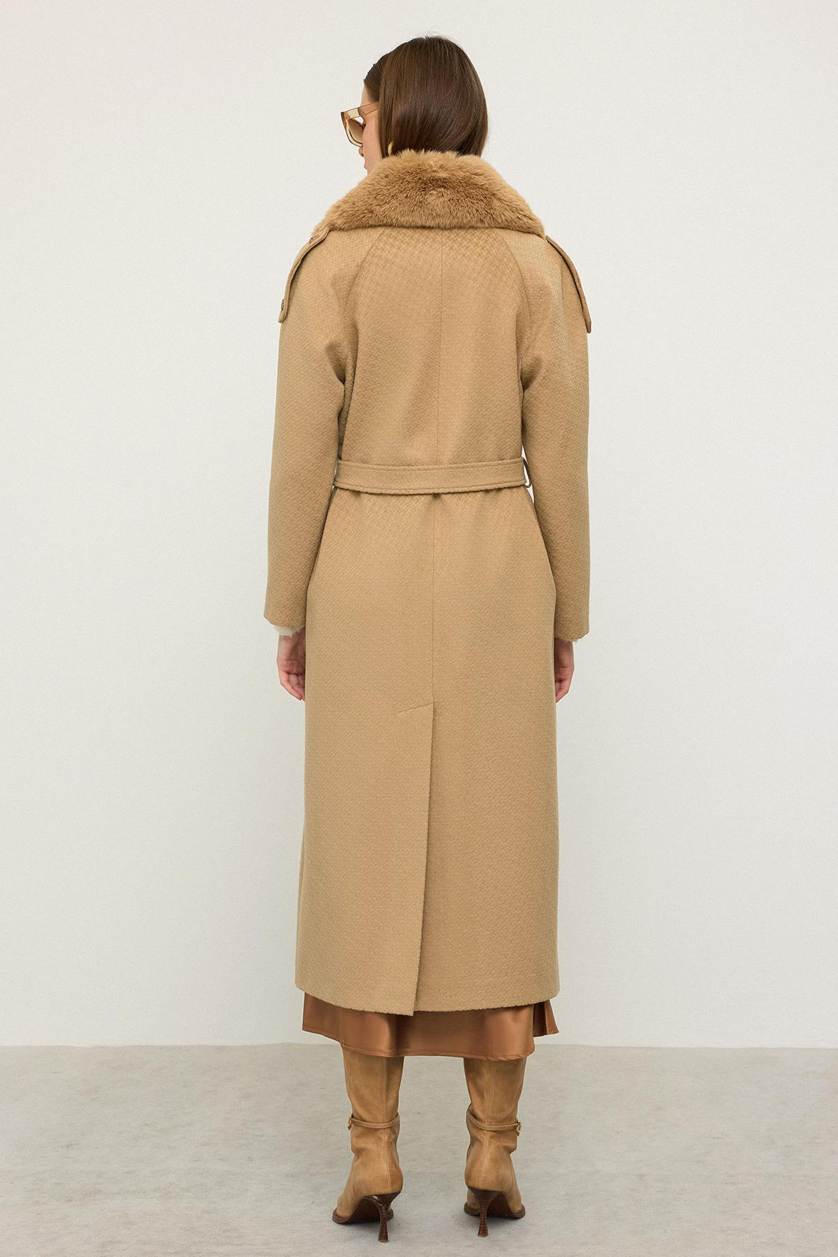 Çıkabilir Kürklü Kendinden Desenli Limited Edition Kaban KAMEL 3127