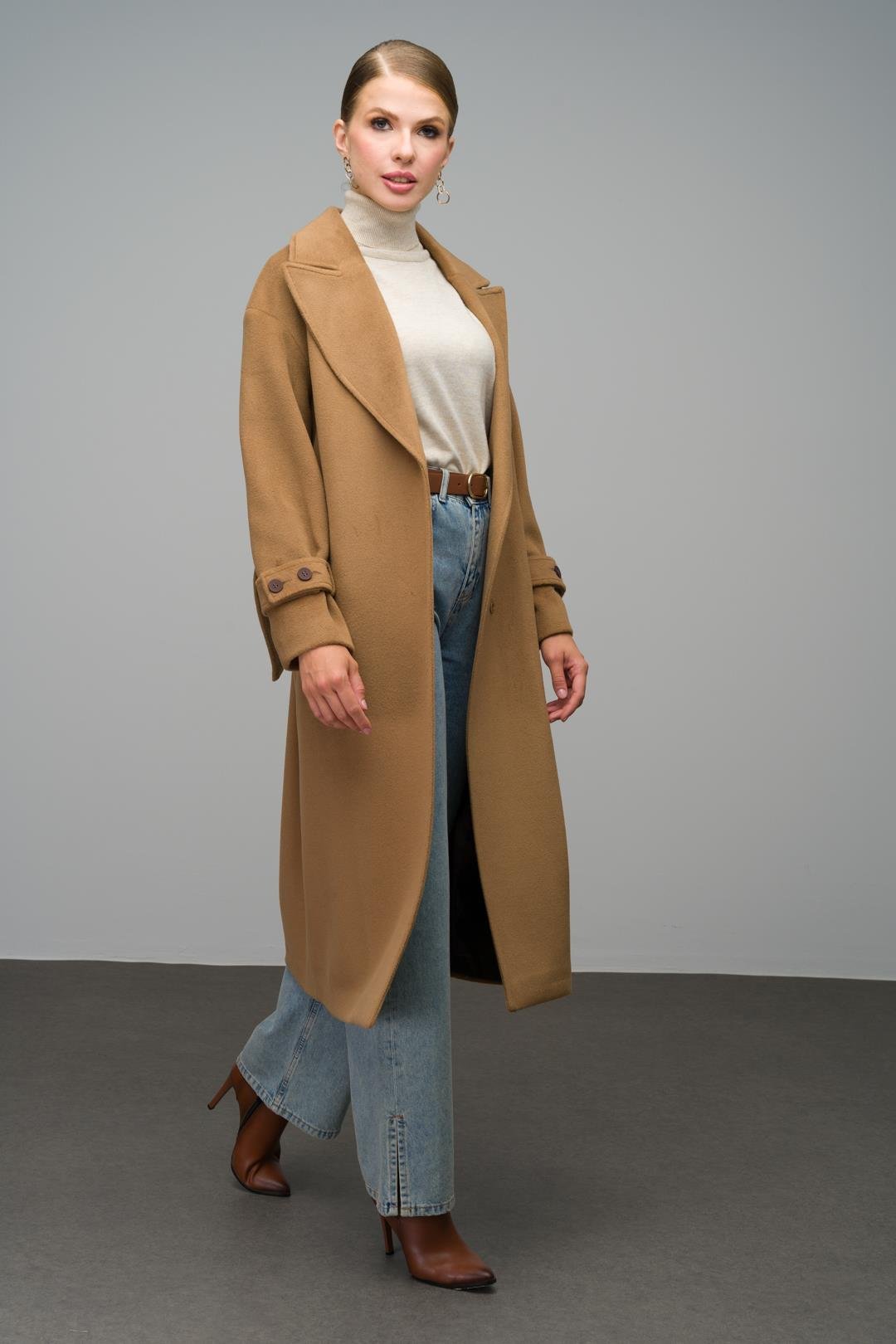 Snap-Front Closure, Low Sleeve, Oversize Coat K. KAMEL 3933