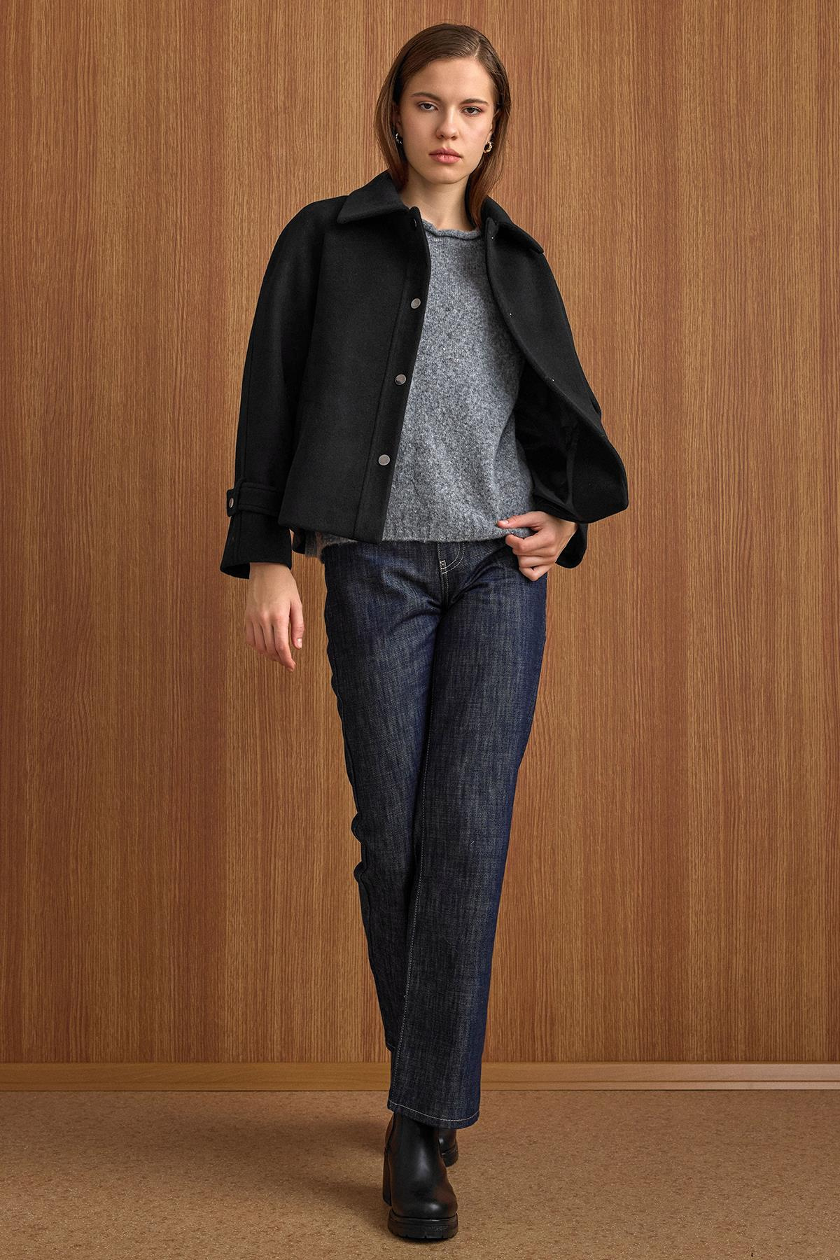 Çıt Çıt Kapamalı Pat Detaylı Kısa Kaban SİYAH 3163