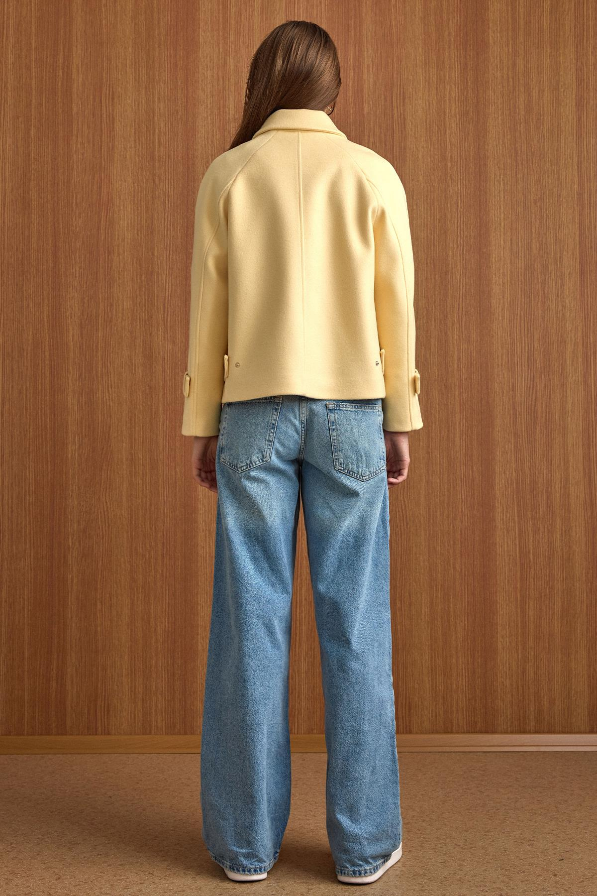 Çıt Çıt Kapamalı Pat Detaylı Kısa Kaban SARI 3163