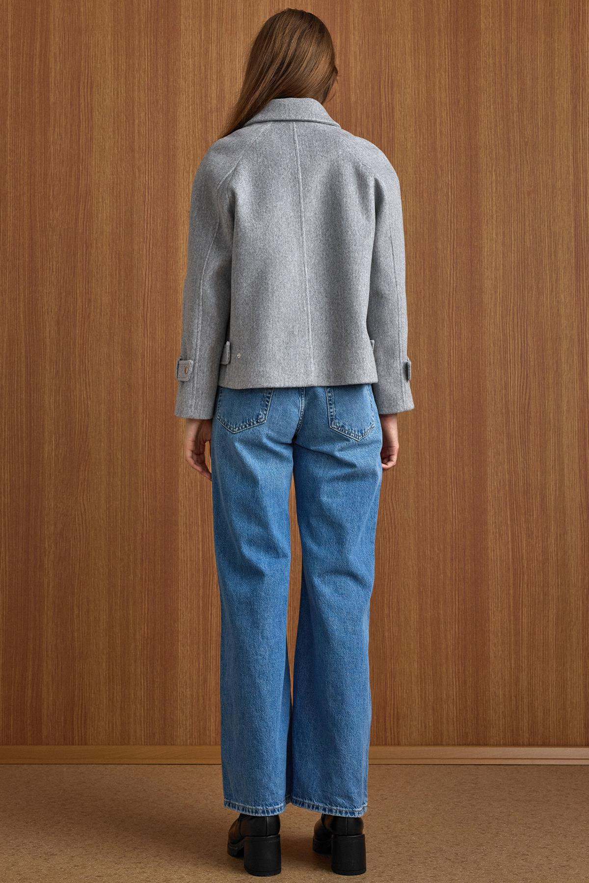 Çıt Çıt Kapamalı Pat Detaylı Kısa Kaban AÇIK GRİ 3163