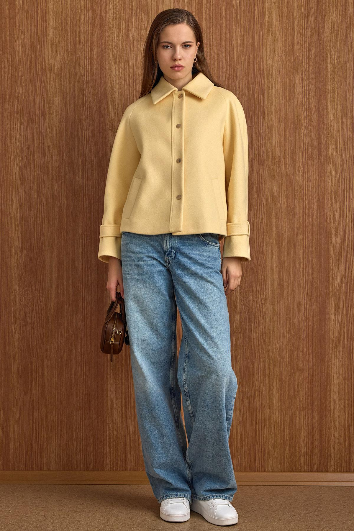 Çıt Çıt Kapamalı Pat Detaylı Kısa Kaban SARI 3163